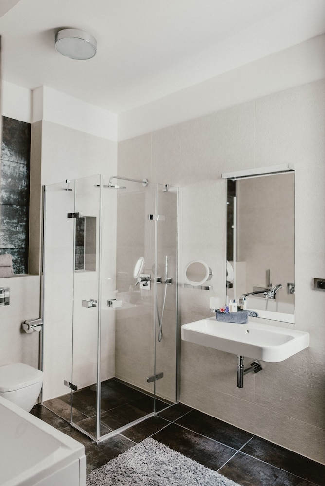 Coco Chanel Boutique Apartment 45/50