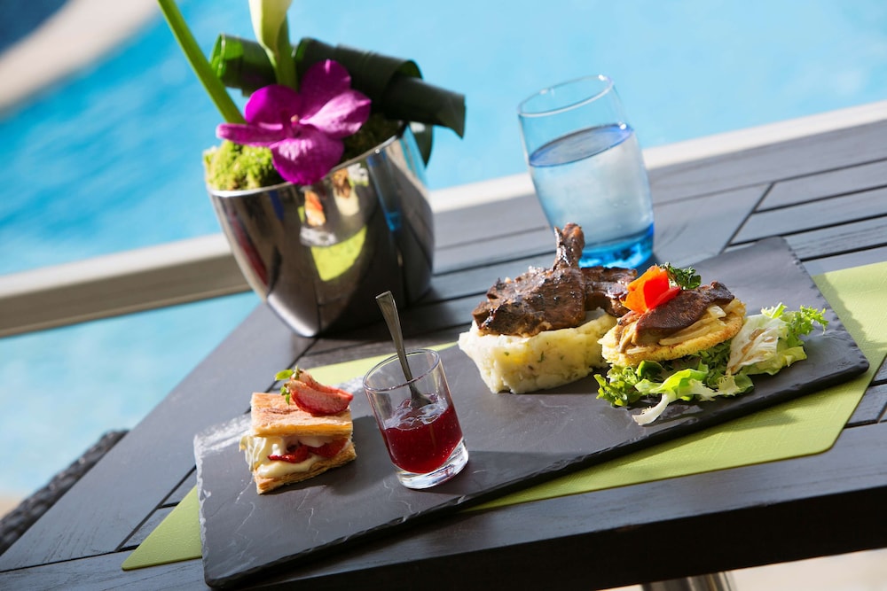 radisson hotel nice airport 40/82