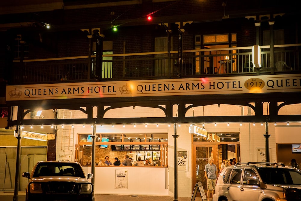 Queens Arms Hotel 1/41