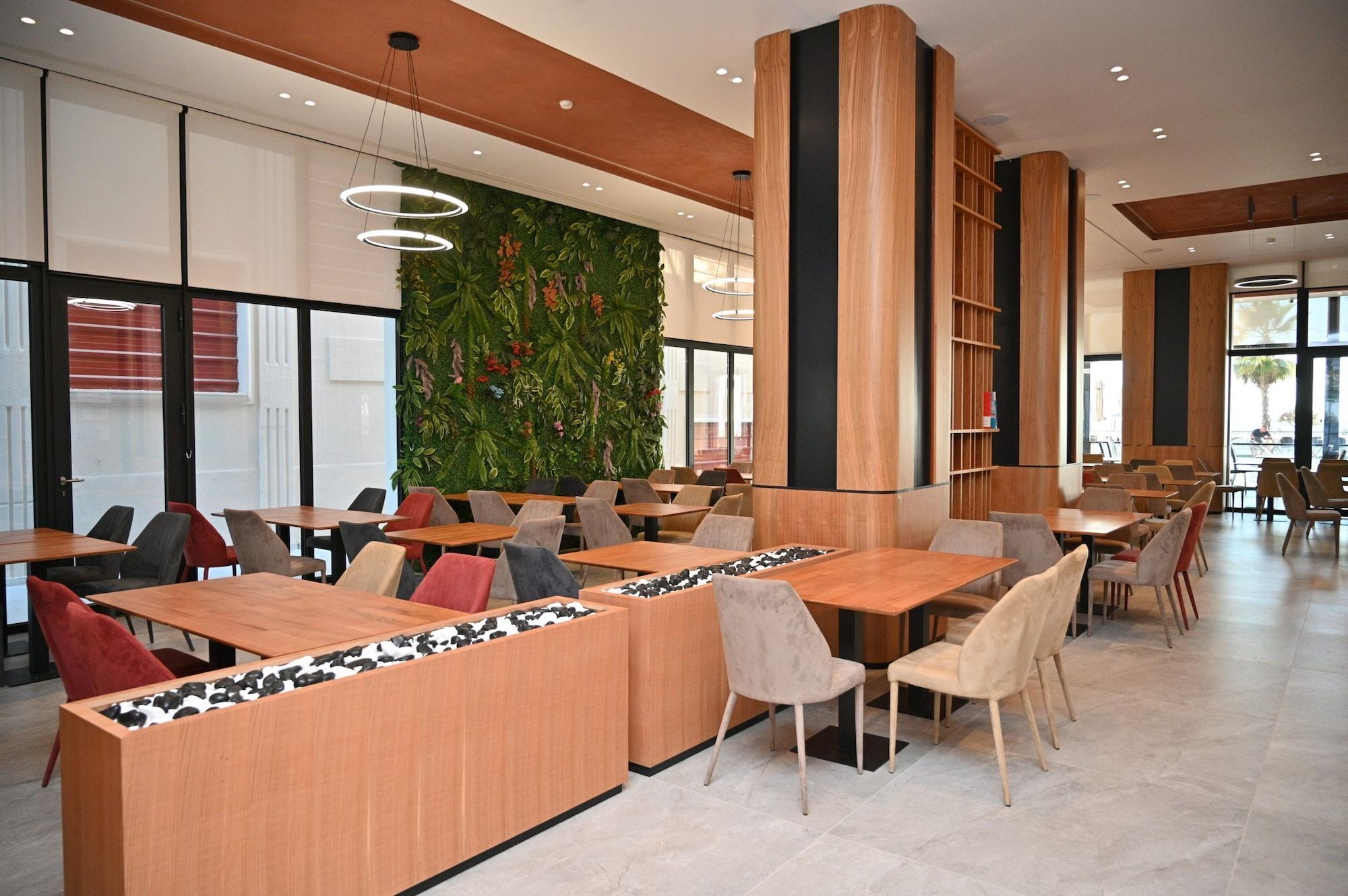 Adria Palace 45/64