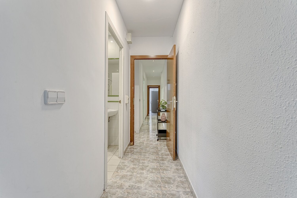 Hostal Bedmates 52/55