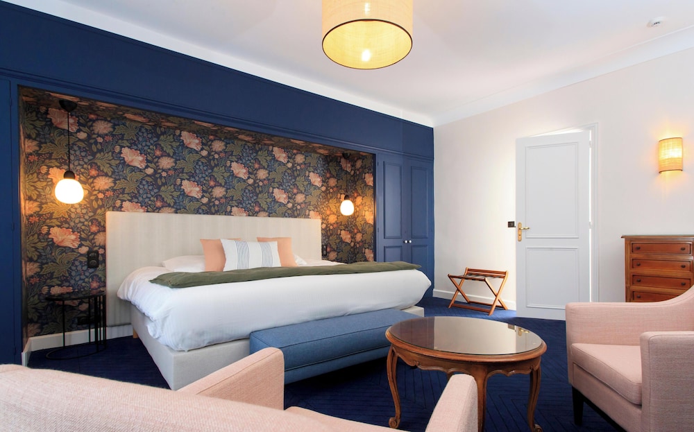 Manoir Hotel 9/50