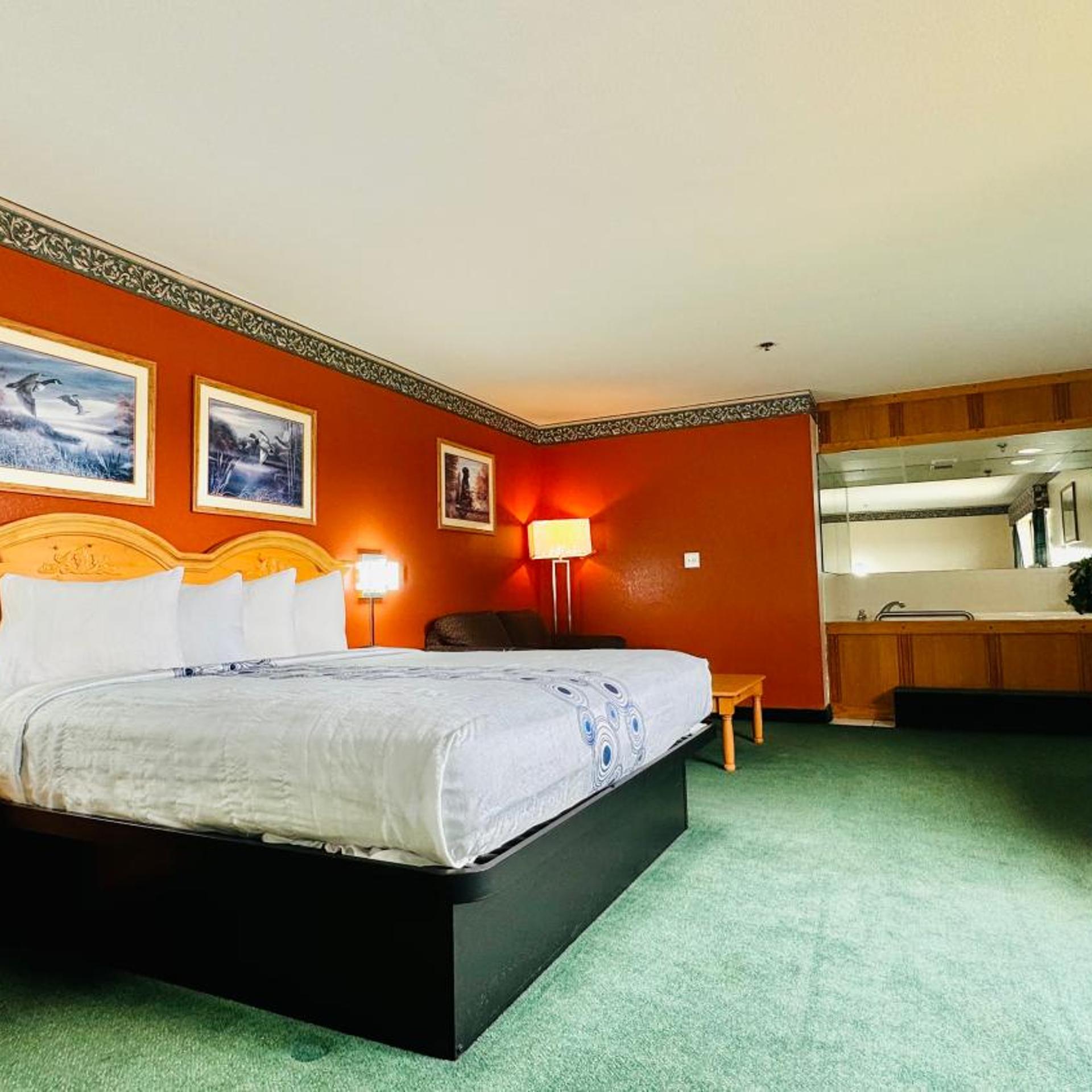 Suite, King Bed, Hot Tub