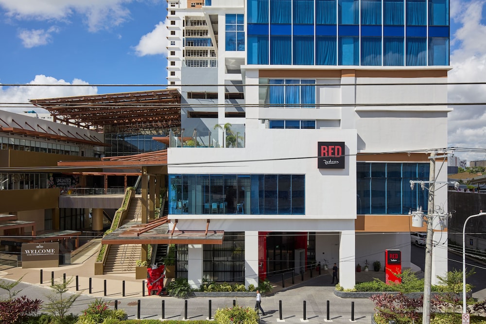 Radisson RED Cebu Mandaue 1/43