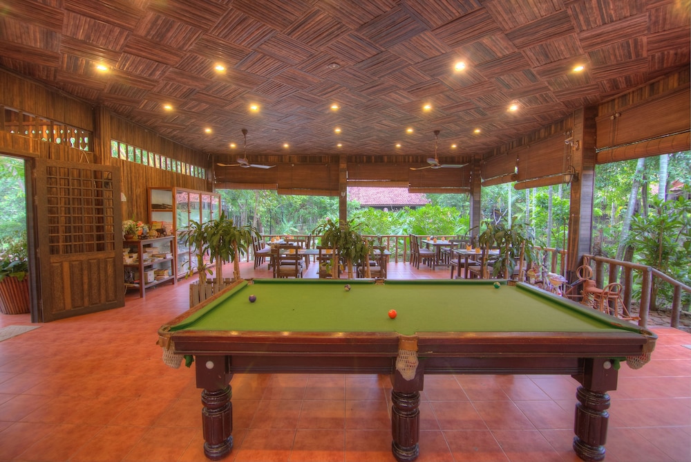 Palm Village Resort Spa 24/50