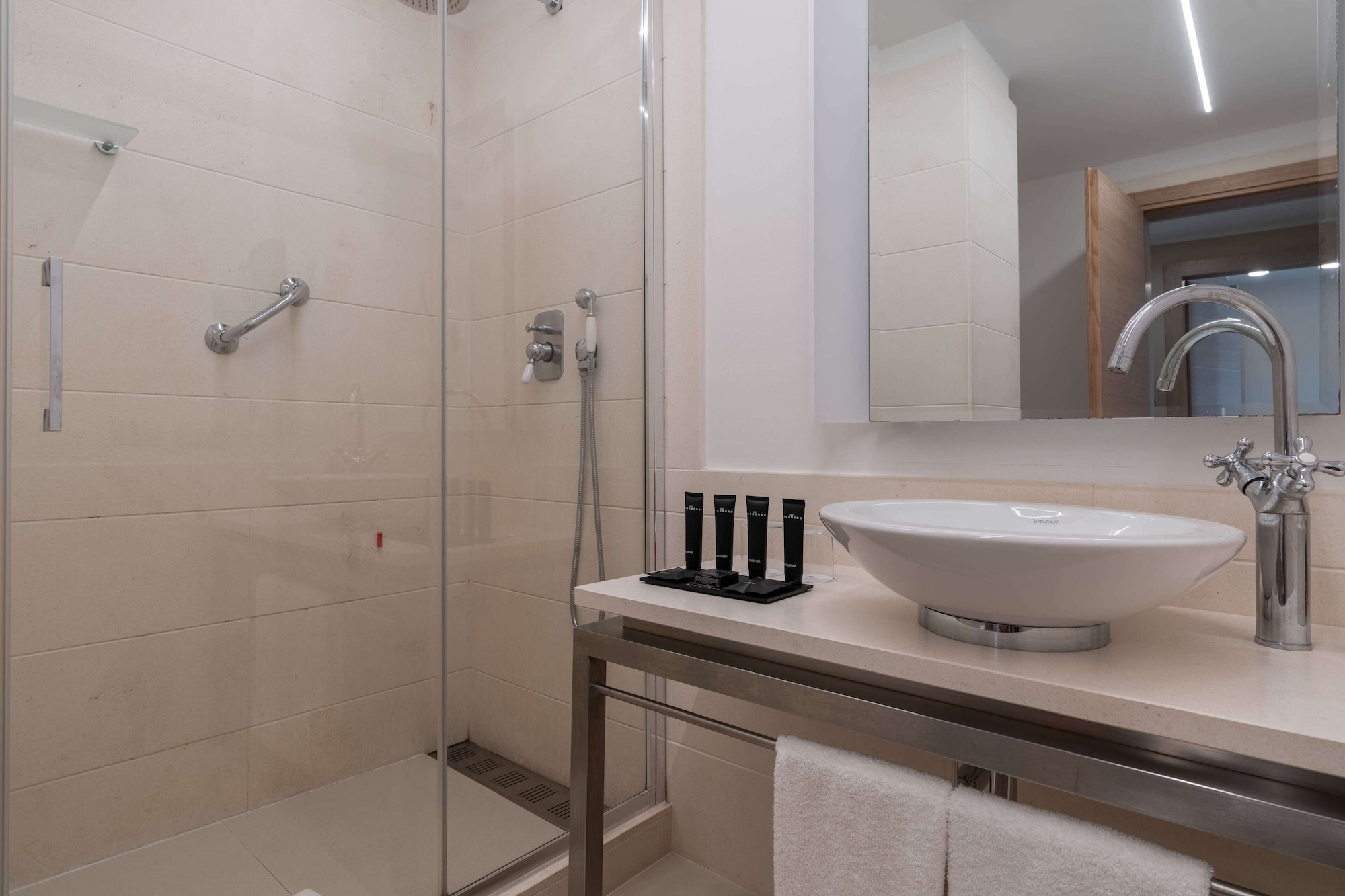 Signature, Suite, King Bed, Sea View, Terrace, Grand Hotel Alassio Beach & SPA Resort 2/3