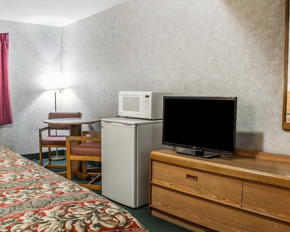 Days Inn by Wyndham Moosic 10/13