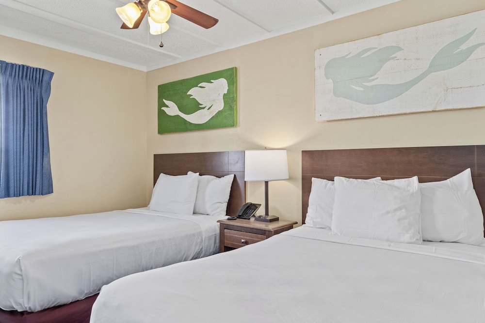 2 Bedrooms, Suite, King Bed, 1 King and 2 Double Beds, Pool View, Sofa, Ground Floor