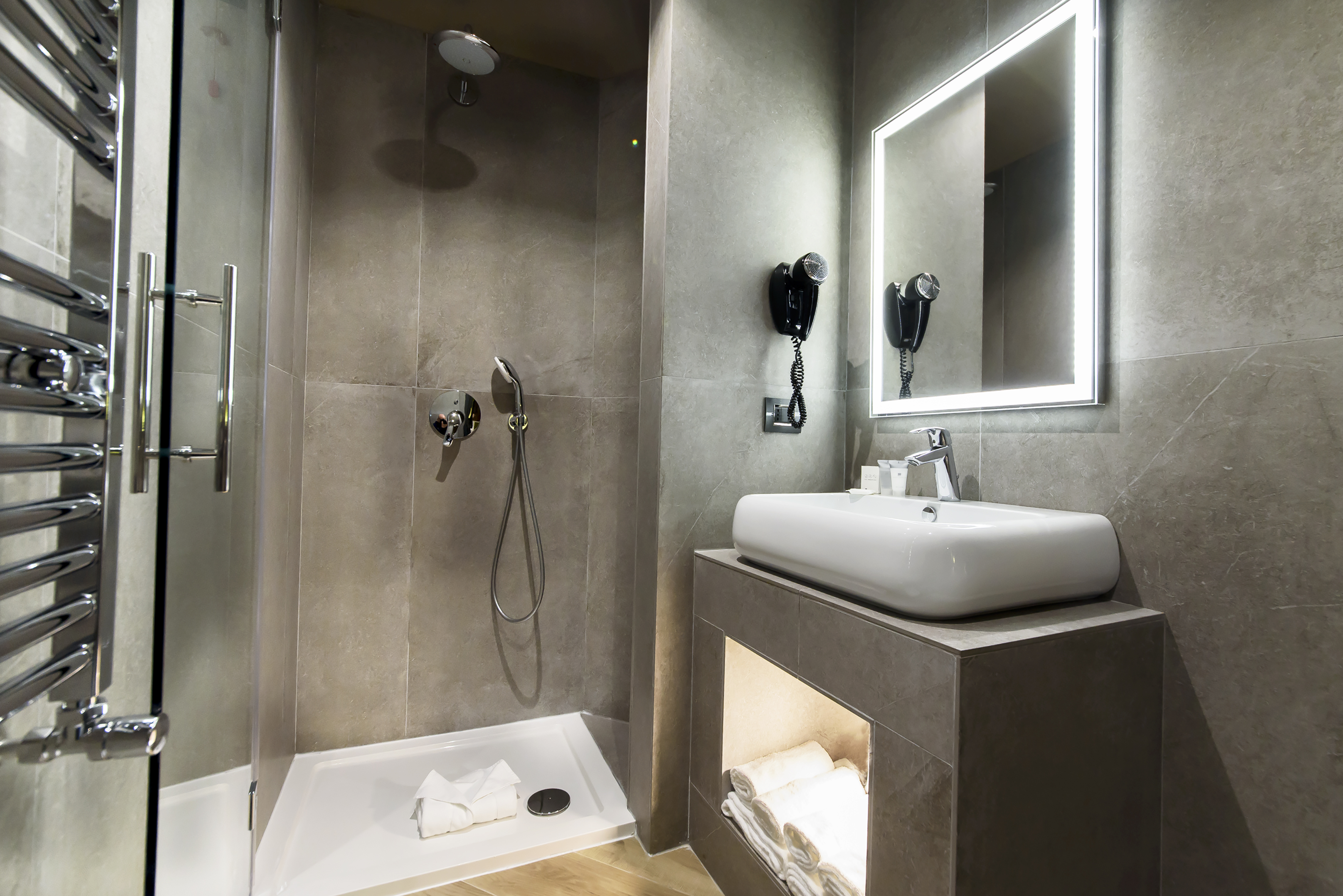 غرفة قياسية مفردة بسرير كوين، Just Hotel Milano 2/2