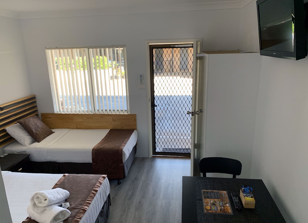 Baths Motel 9/33