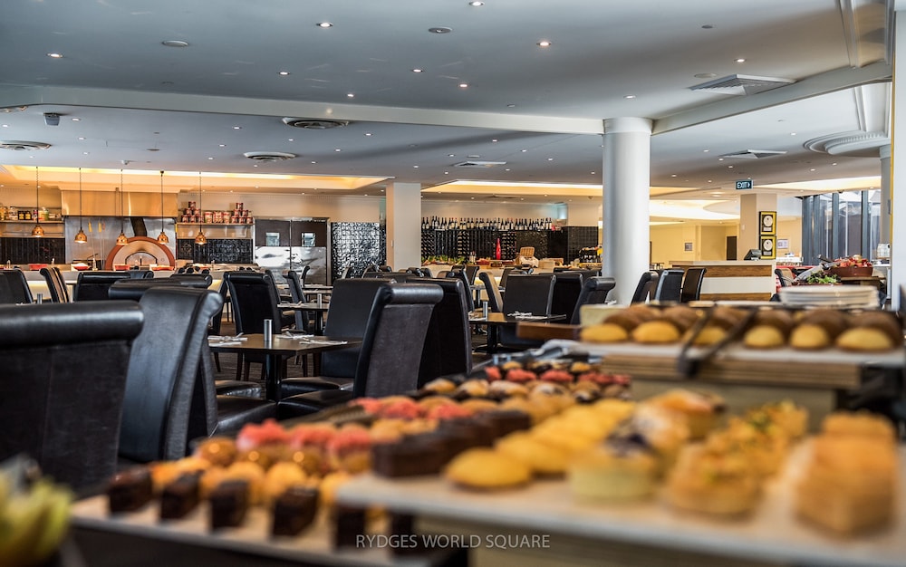 RYDGES WORLD SQUARE 56/66