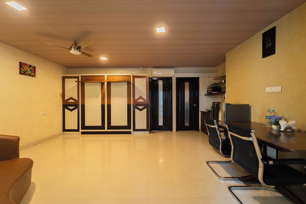 4 Seasons Suites 30/50