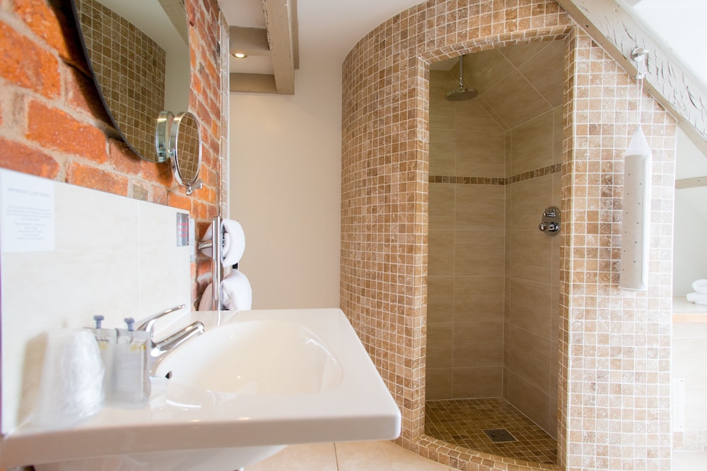 Mannings Hotel 42/54