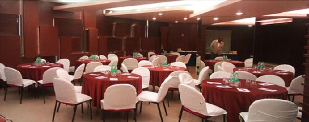 Hiltop Hotel 36/56
