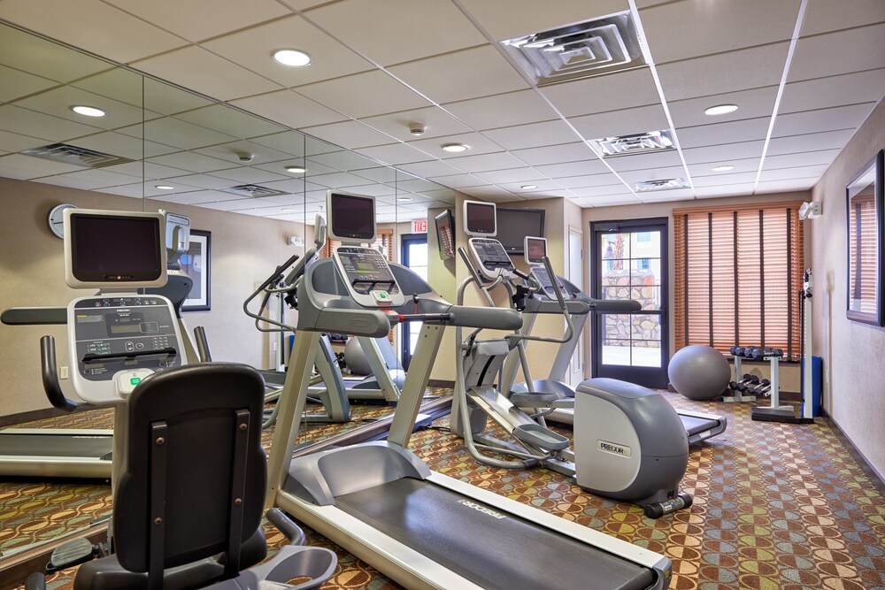 Holiday Inn Express Hotel and Suites El Paso Airport Area 37/64