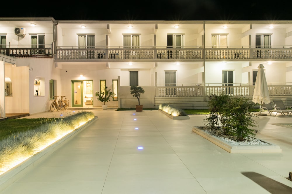 Elektra Hotel 1/44