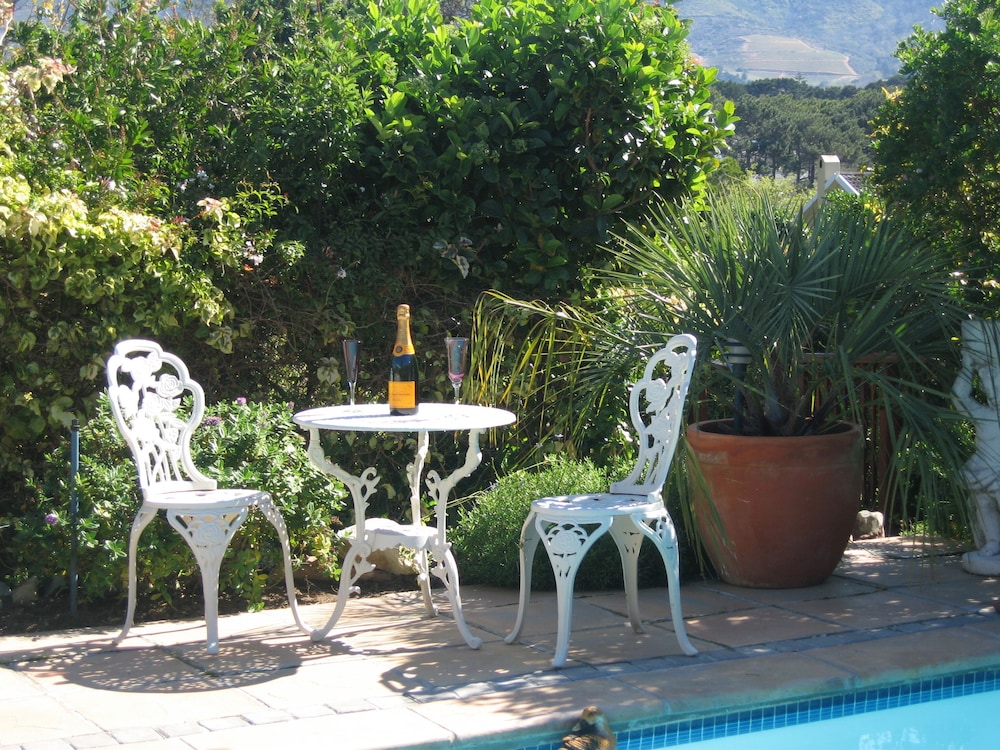 Paradiso Guesthouse 45/49