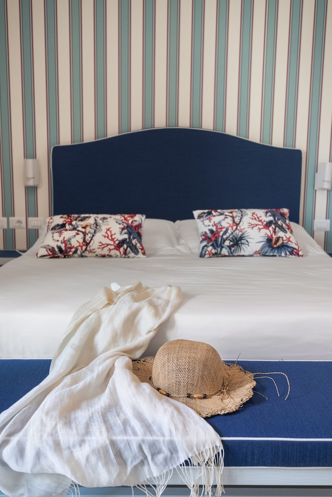 Seaside Hotel 15/42