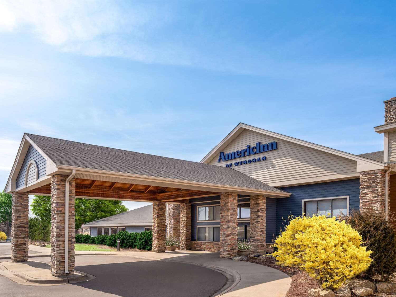 AmericInn by Wyndham Shakopee Near Canterbury Park 2/20