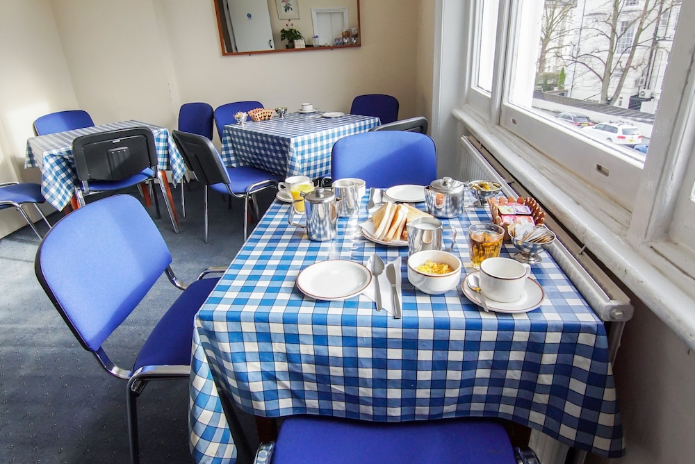 Avoca House Hotel 42/46