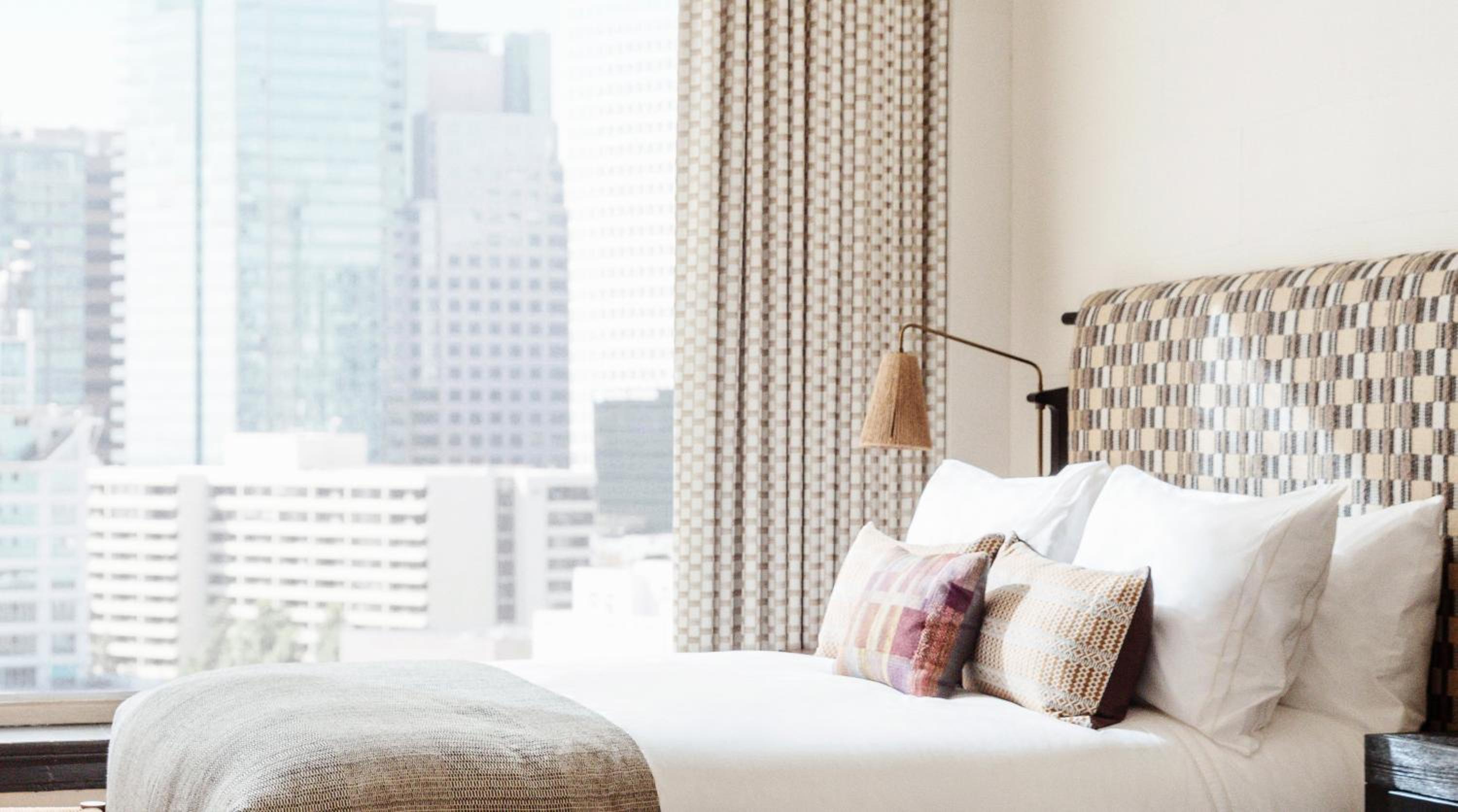 DELUXE, QUEEN BED, WITH VIEW