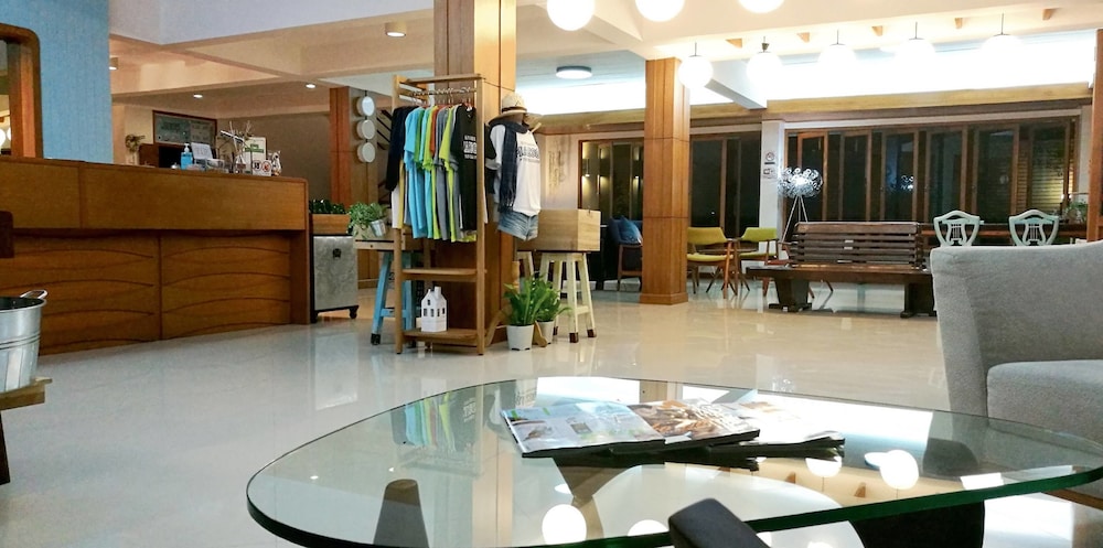 J2 Hotel 39/44
