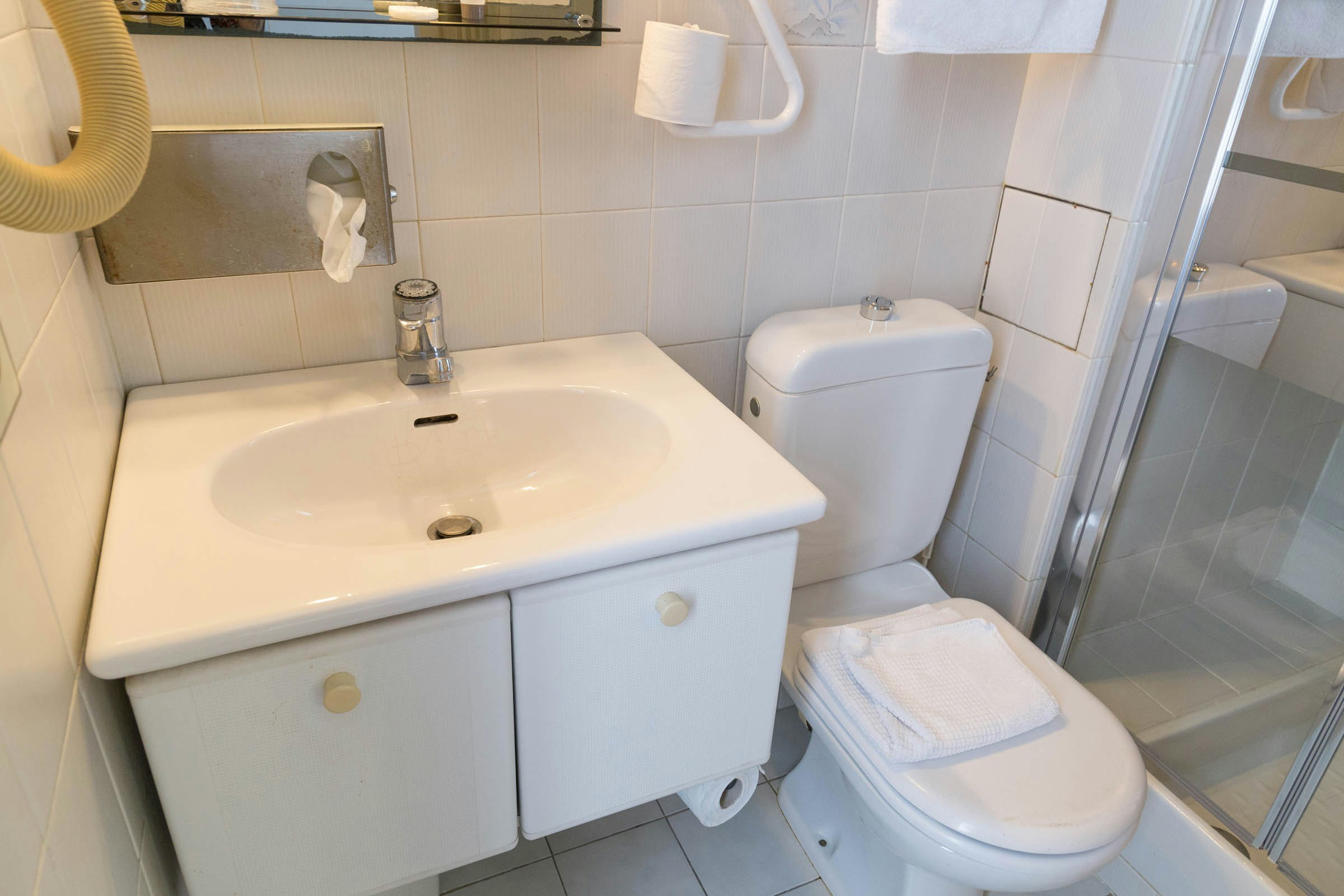 PANAM HOTEL PARIS GAMBETTA (ex Superhotel) 47/50