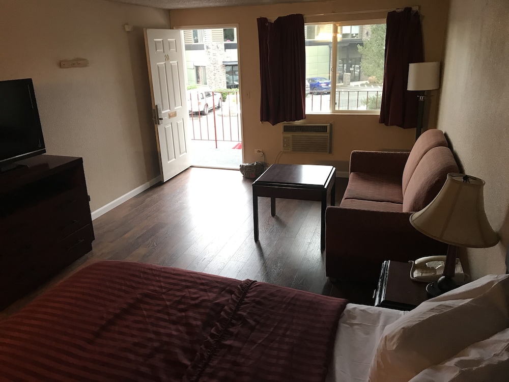 Smokey Point Motor Inn 54/69