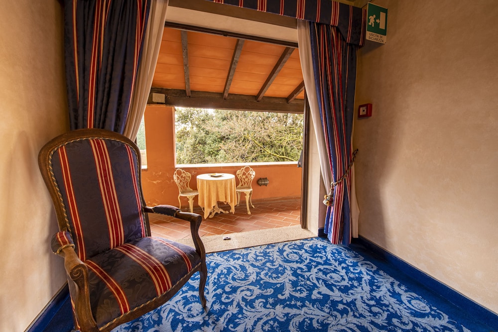 Boccaccio Hotel 32/65