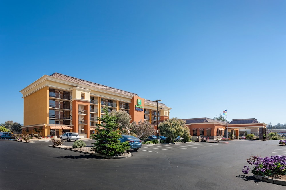 Holiday Inn Express At Monterey Bay 2/50