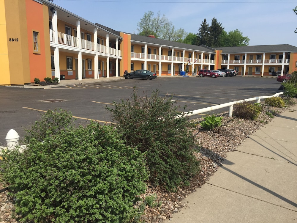 University Manor Inn 18/19