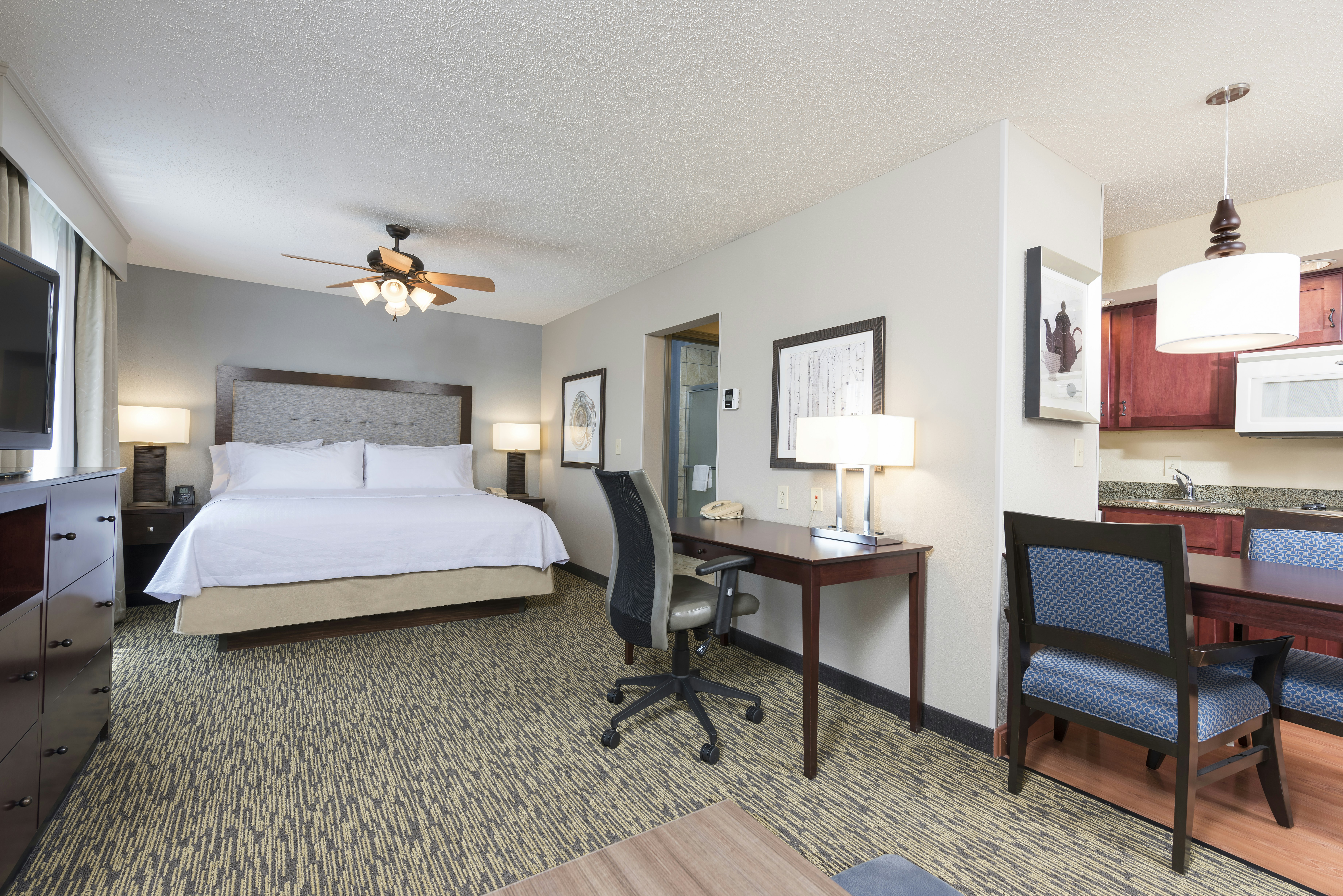 STUDIO, KING BED, ACCESSIBLE