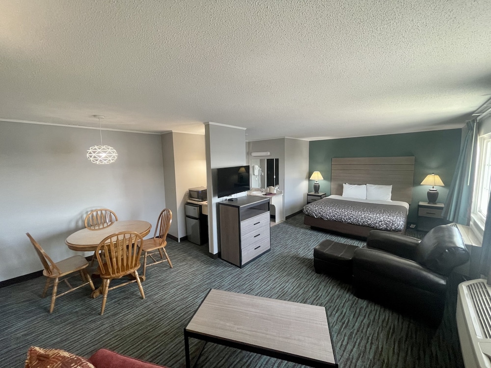 Countryside Inn and Suites Council Bluffs 44/57