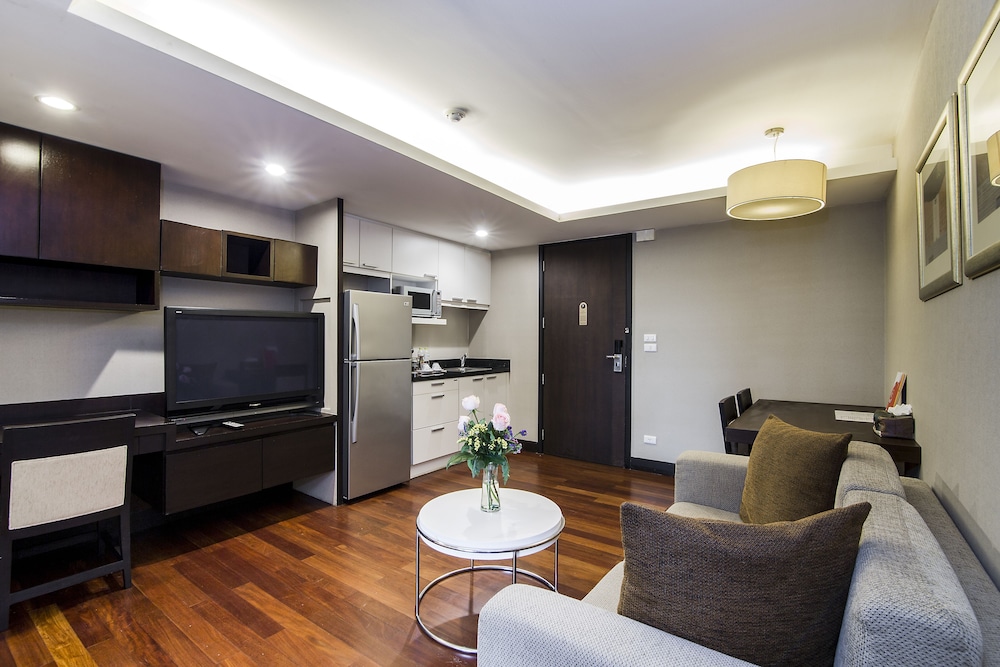 The Narathiwas Hotel and Residence Sathorn Bangkok 47/63
