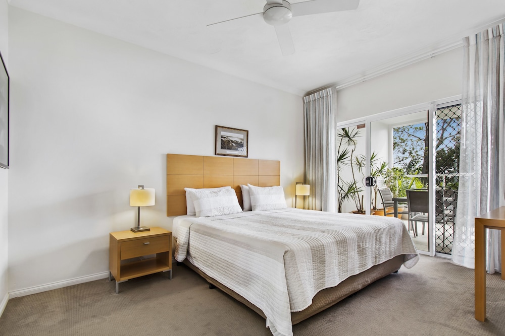 3 BEDROOMS, APARTMENT, PARK VIEW