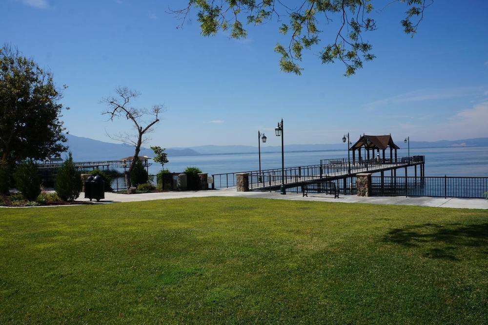 LAKEVIEW INN LUCERNE 58/66