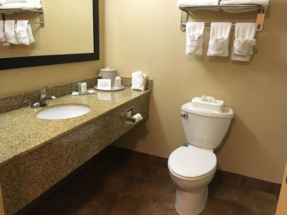 Comfort Inn Jackson I-40 19/33
