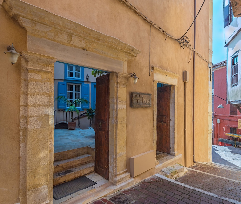 Amphora Hotel 3/50