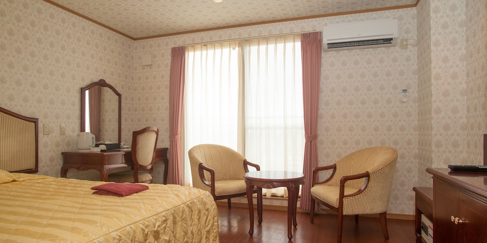 Hotel Castle Village Miyakojima (ex. Miyakojima Onsen Hotel) 27/37