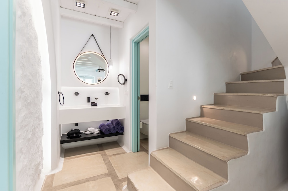 Majo Suites 11/60