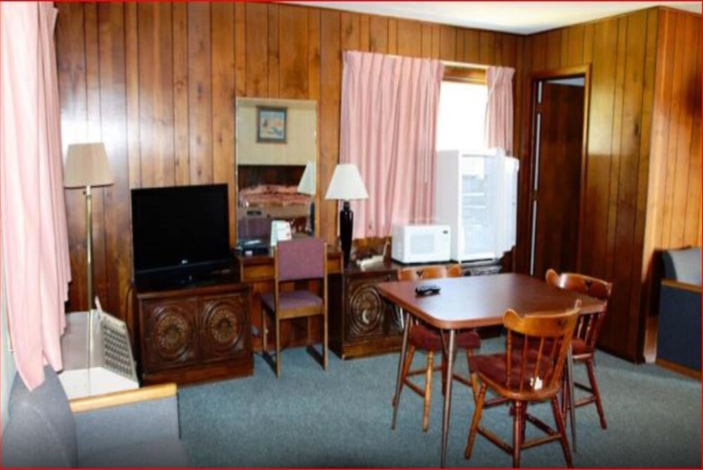 Love Hotels Tomahawk at Lake Mohawksin WI 34/49