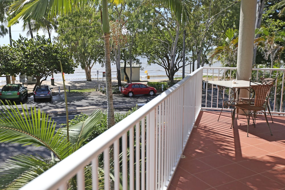 CAIRNS BEACH RESORT 32/49