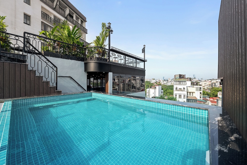Hanoi Emerald Waters Hotel Spa 70/73