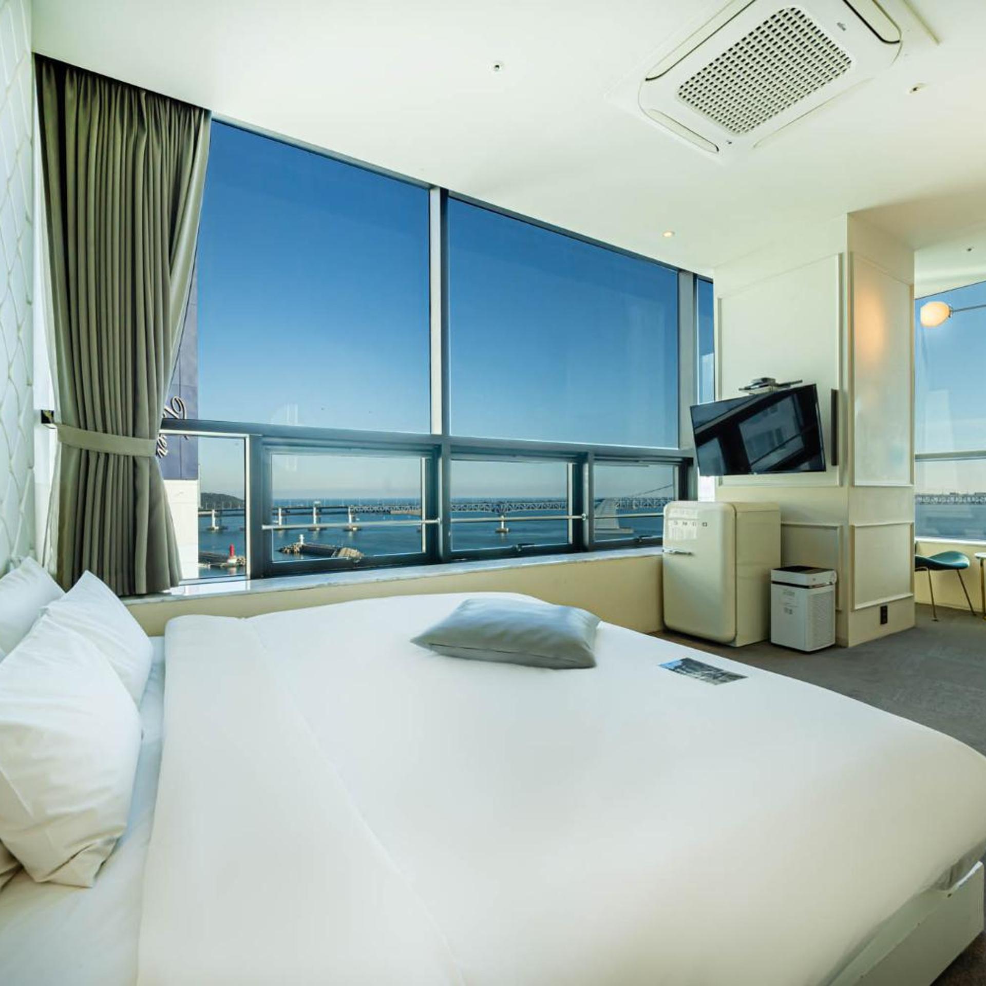 Deluxe, King Bed