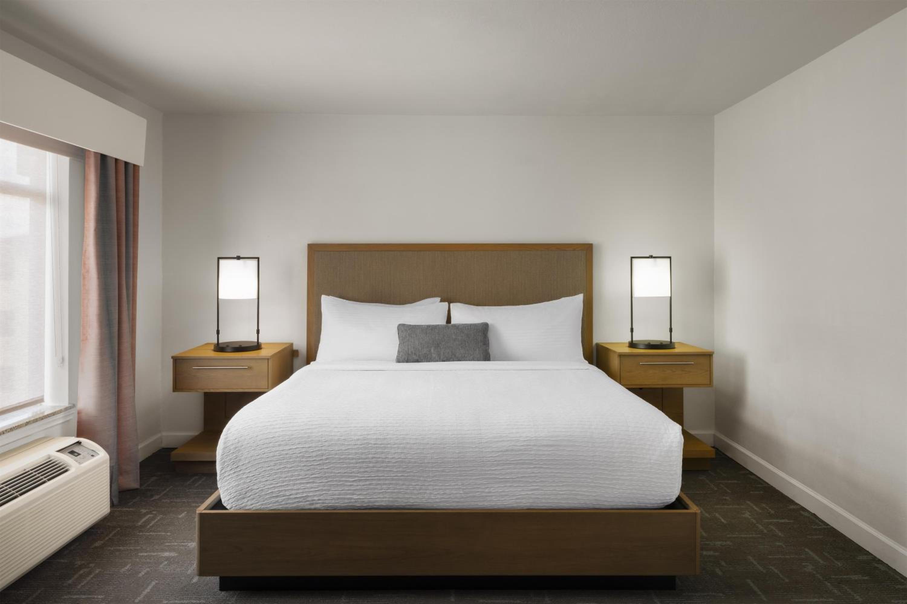 Suite, King Bed, Sofa