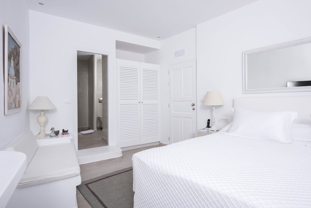 Aqua Luxury Suites 16/75