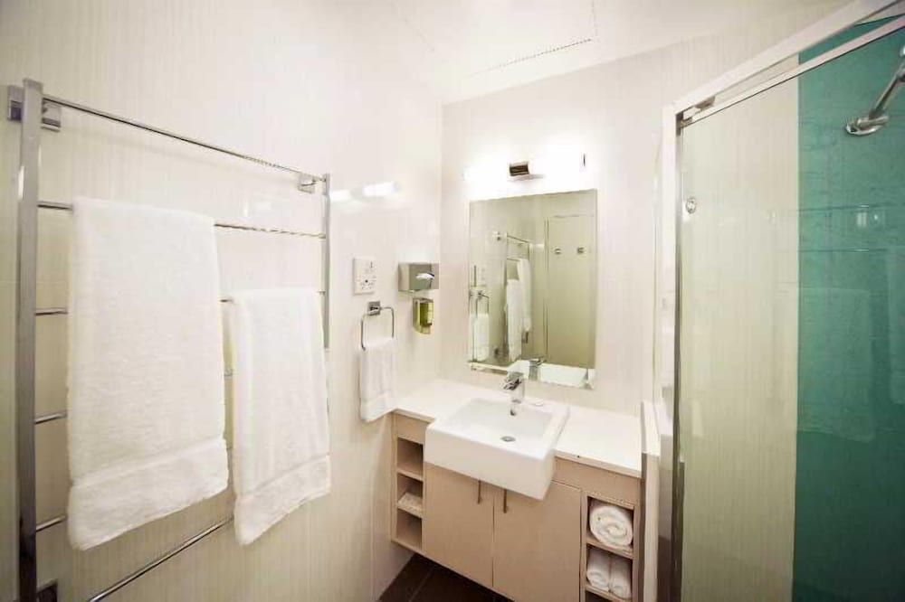 HYDE PARK INN 42/50