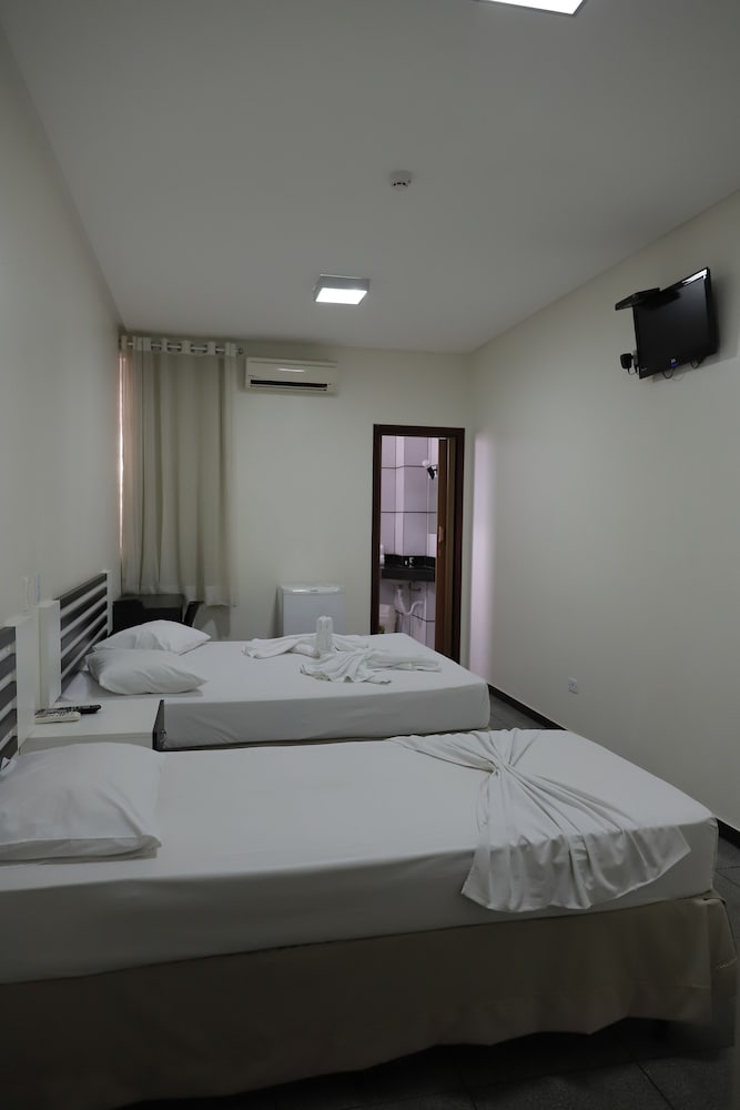 Oft Neves Hotel 7/37