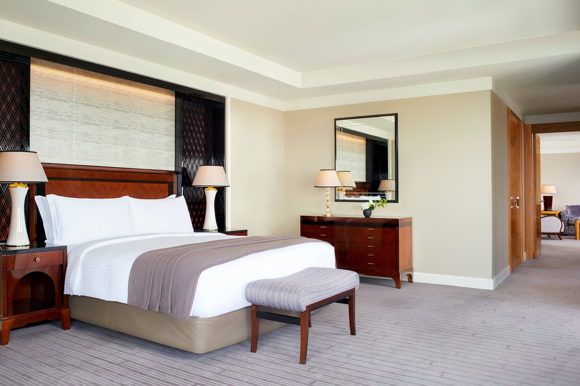 CARLTON, SUITE, KING BED, CLUB LOUNGE ACCESS