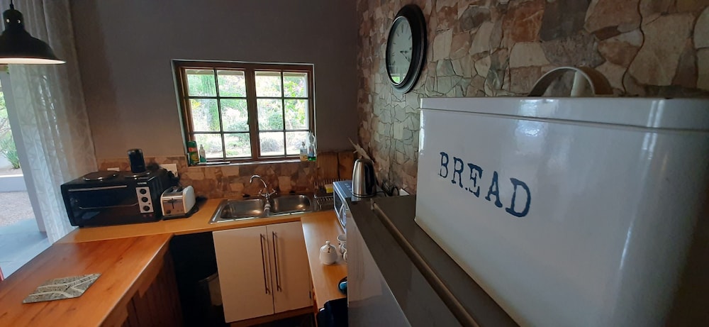Abigails Garden Cottage [VR] 13/41